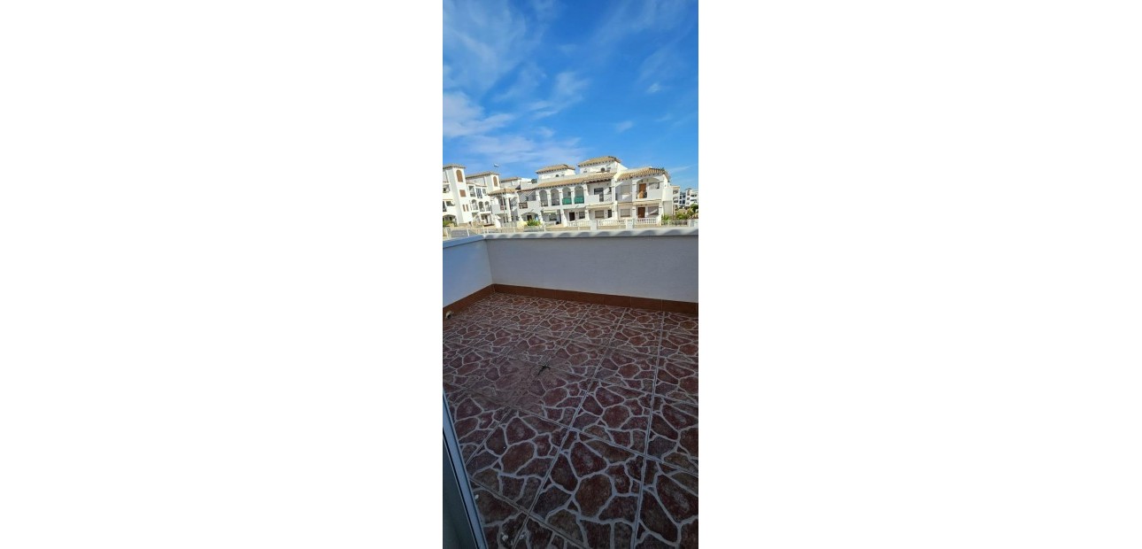 Herverkoop - duplex -
Orihuela Costa - Punta Prima