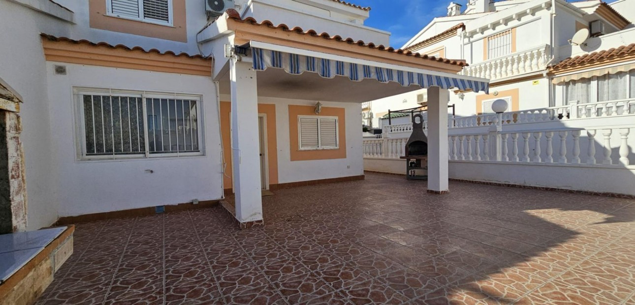 Herverkoop - duplex -
Orihuela Costa - Punta Prima