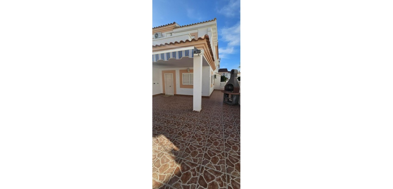 Herverkoop - duplex -
Orihuela Costa - Punta Prima