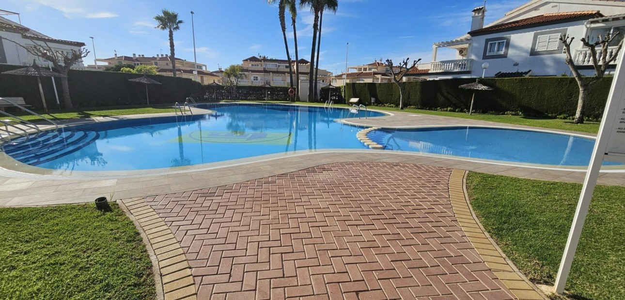 Herverkoop - duplex -
Orihuela Costa - Punta Prima