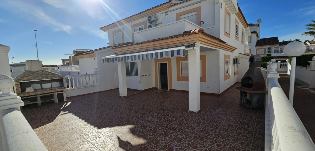 Herverkoop - duplex -
Orihuela Costa - Punta Prima