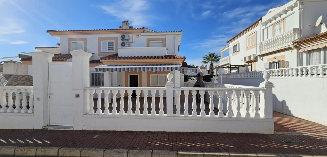 Herverkoop - duplex -
Orihuela Costa - Punta Prima