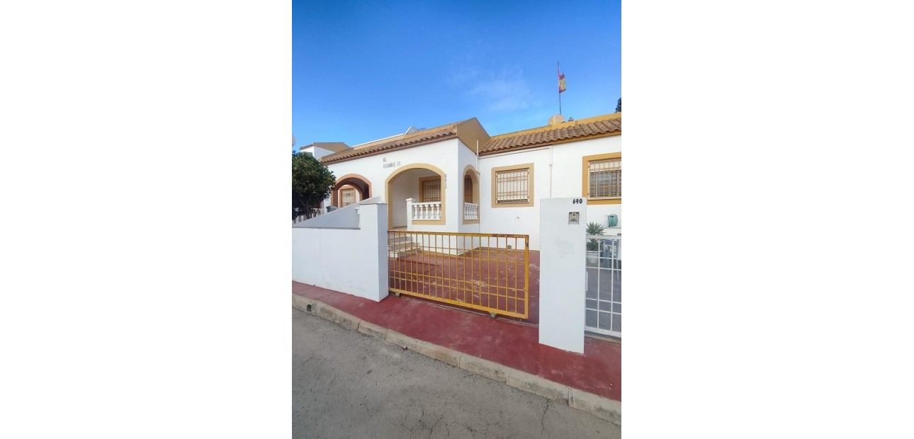 Sale - Bungalow -
Torrevieja - La Siesta - El Salado - Torreta