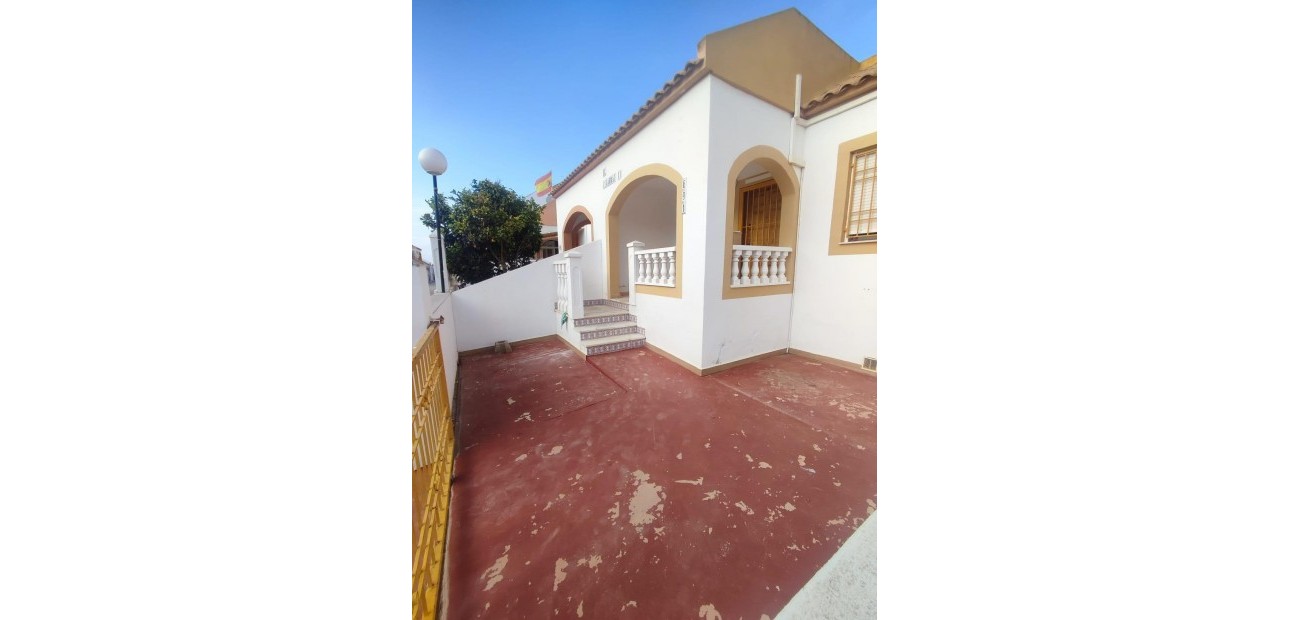 Sale - Bungalow -
Torrevieja - La Siesta - El Salado - Torreta