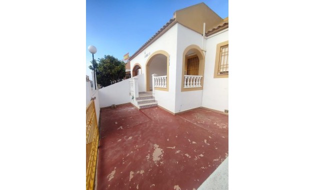 Sale - Bungalow -
Torrevieja - La Siesta - El Salado - Torreta