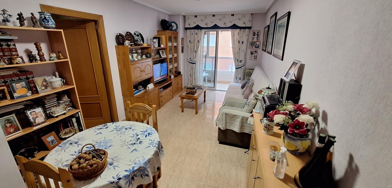 Herverkoop - Appartement / flat -
Torrevieja - Estacion de autobuses