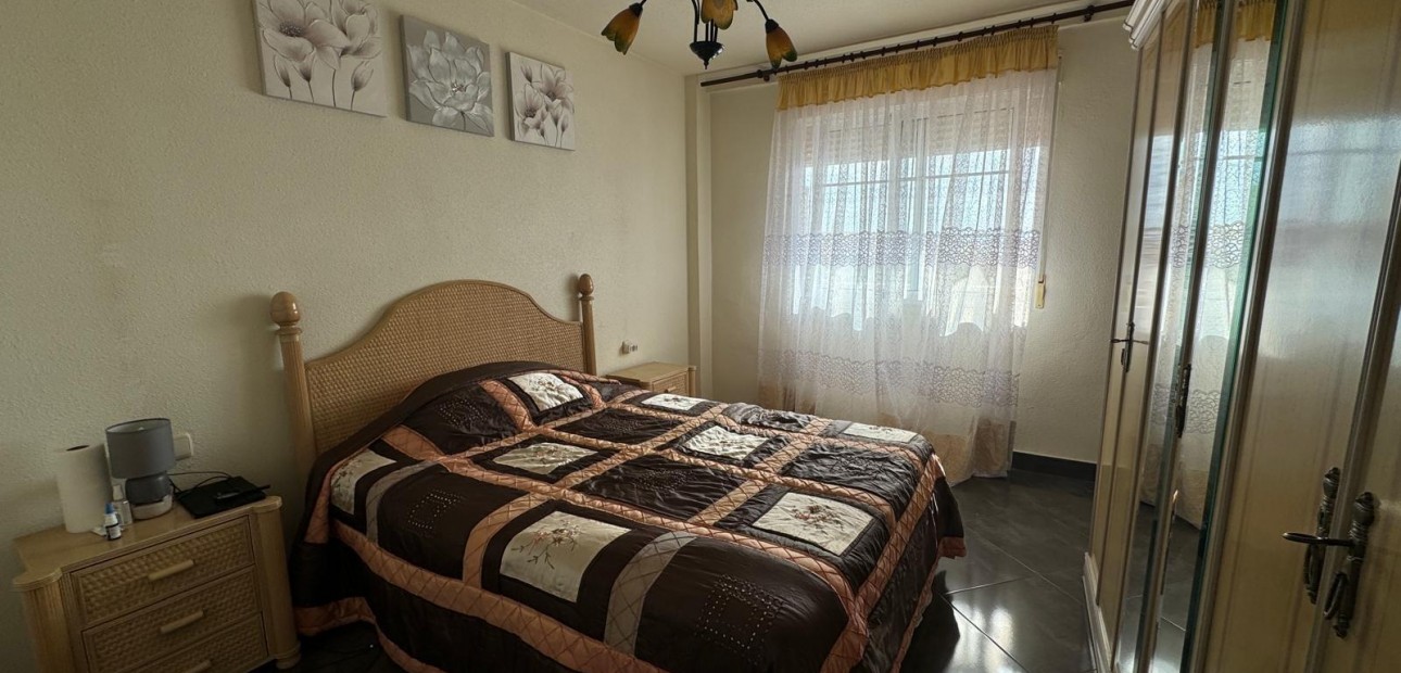 Sale - Apartment / flat -
Torrevieja - Playa del cura