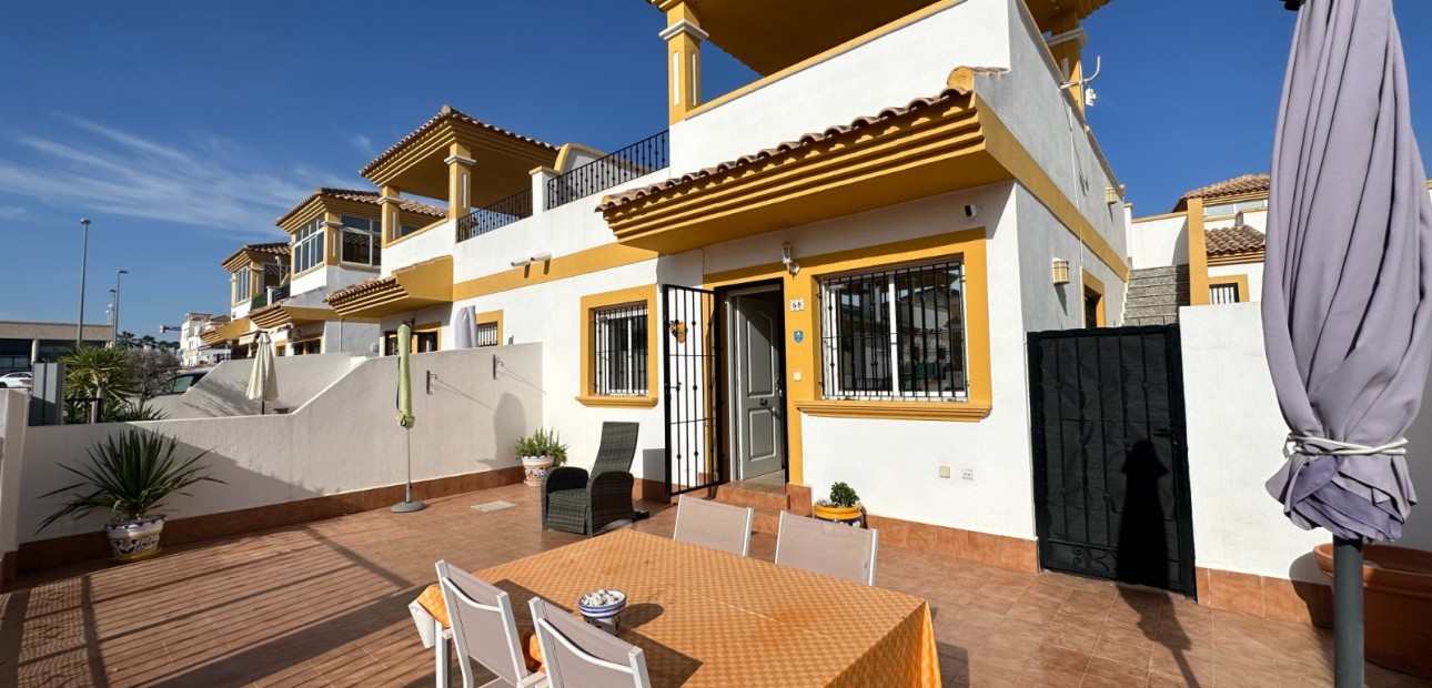 Sale - Town house / semi detached -
Orihuela - Entre Naranjos Vistabella