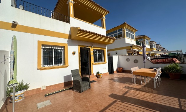 Herverkoop - Town house / semi detached -
Orihuela - Entre Naranjos Vistabella