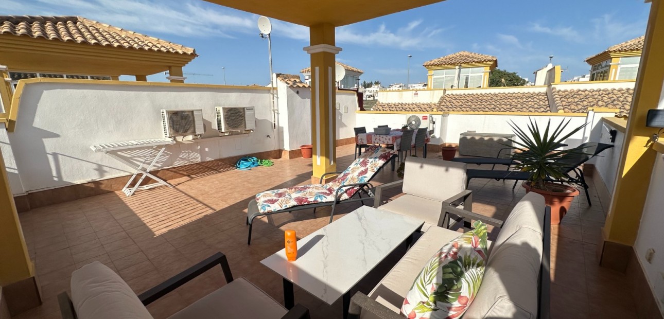 Herverkoop - Town house / semi detached -
Orihuela - Entre Naranjos Vistabella