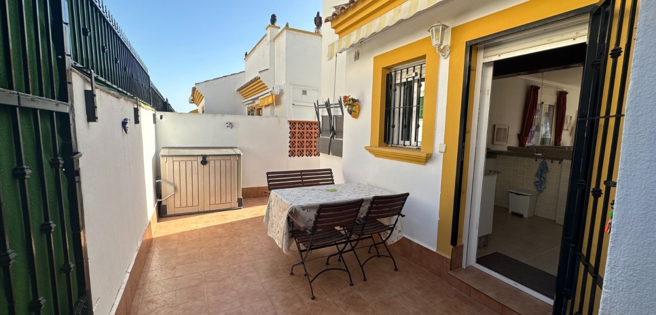 Sale - Town house / semi detached -
Orihuela - Entre Naranjos Vistabella