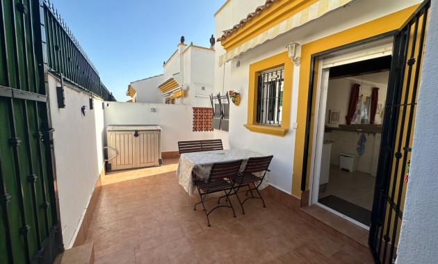 Sale - Town house / semi detached -
Orihuela - Entre Naranjos Vistabella