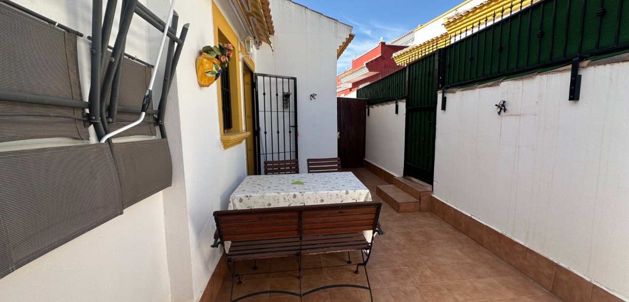 Herverkoop - Town house / semi detached -
Orihuela - Entre Naranjos Vistabella