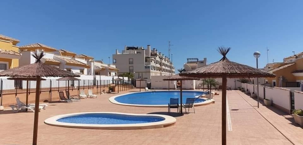 Sale - Town house / semi detached -
Orihuela - Entre Naranjos Vistabella