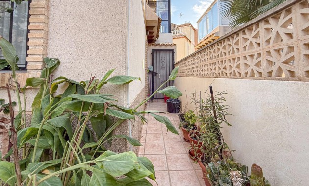 Sale - Villa -
Torrevieja - Las calas