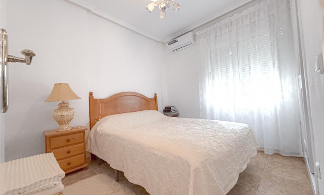 Sale - Villa -
Torrevieja - Las calas