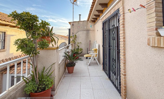 Sale - Villa -
Torrevieja - Las calas