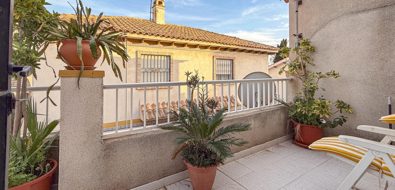 Sale - Villa -
Torrevieja - Las calas