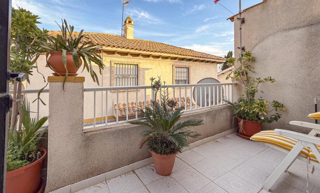 Sale - Villa -
Torrevieja - Las calas