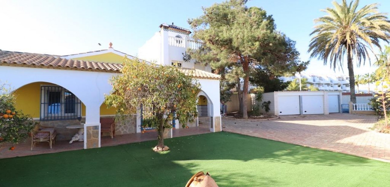 Sale - Villa -
Orihuela Costa - Los Dolses