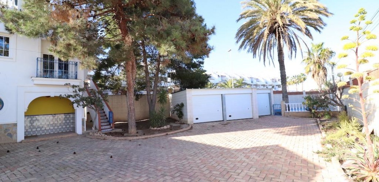 Sale - Villa -
Orihuela Costa - Los Dolses