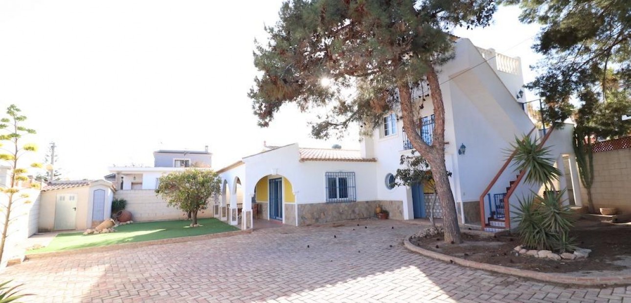 Sale - Villa -
Orihuela Costa - Los Dolses