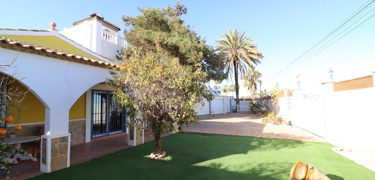 Sale - Villa -
Orihuela Costa - Los Dolses