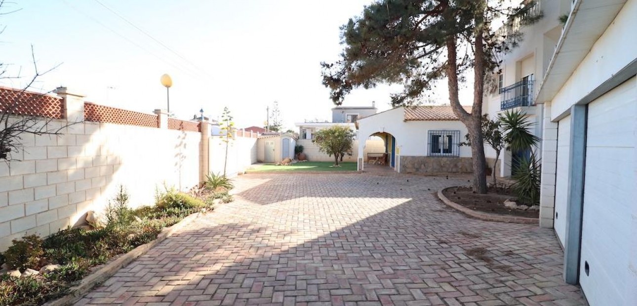 Sale - Villa -
Orihuela Costa - Los Dolses