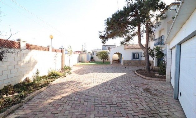 Sale - Villa -
Orihuela Costa - Los Dolses