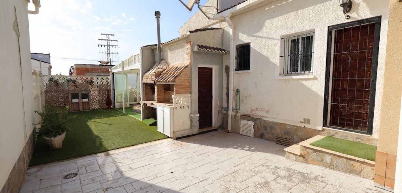 Sale - Villa -
Torrevieja - La Siesta - El Salado - Torreta