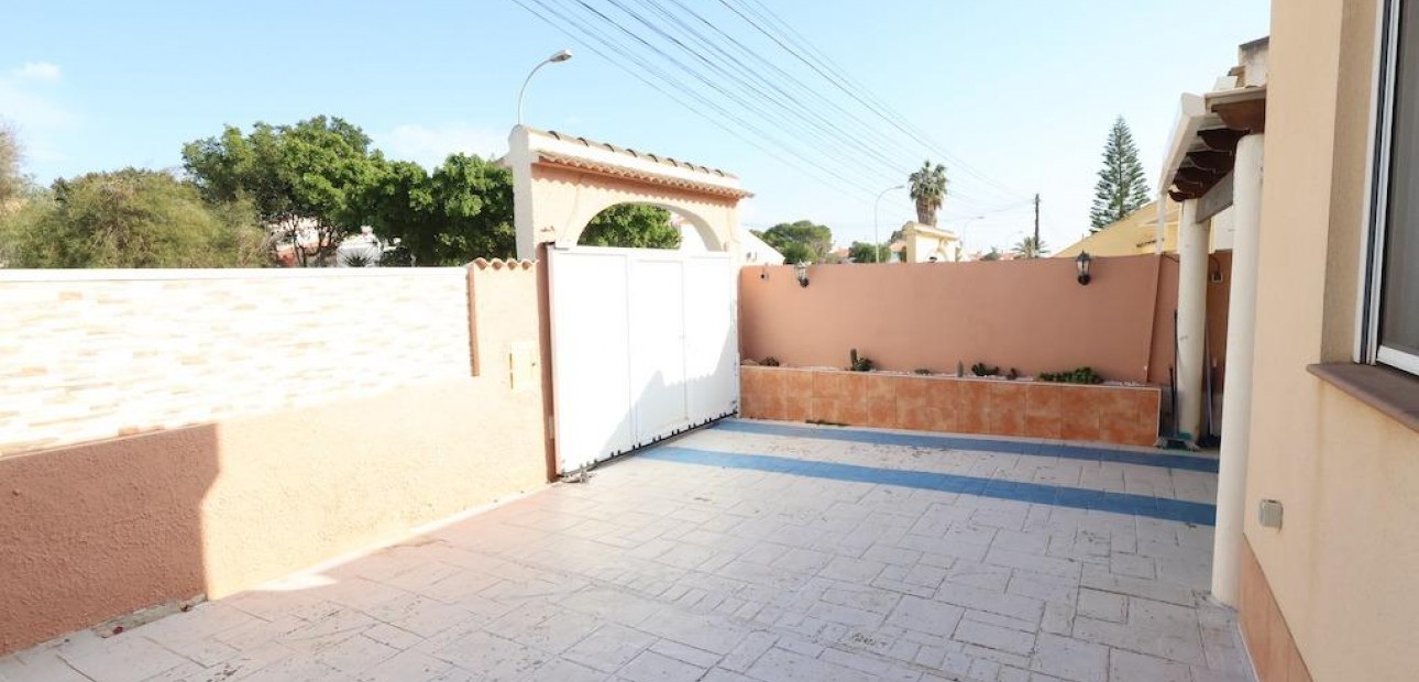 Sale - Villa -
Torrevieja - La Siesta - El Salado - Torreta