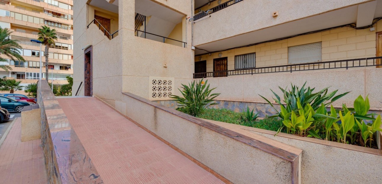 Sale - Apartment / flat -
Torrevieja - Cabo cervera