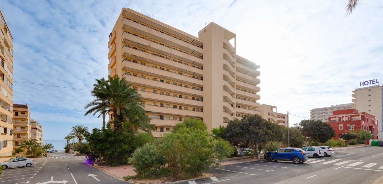 Sale - Apartment / flat -
Torrevieja - Cabo cervera