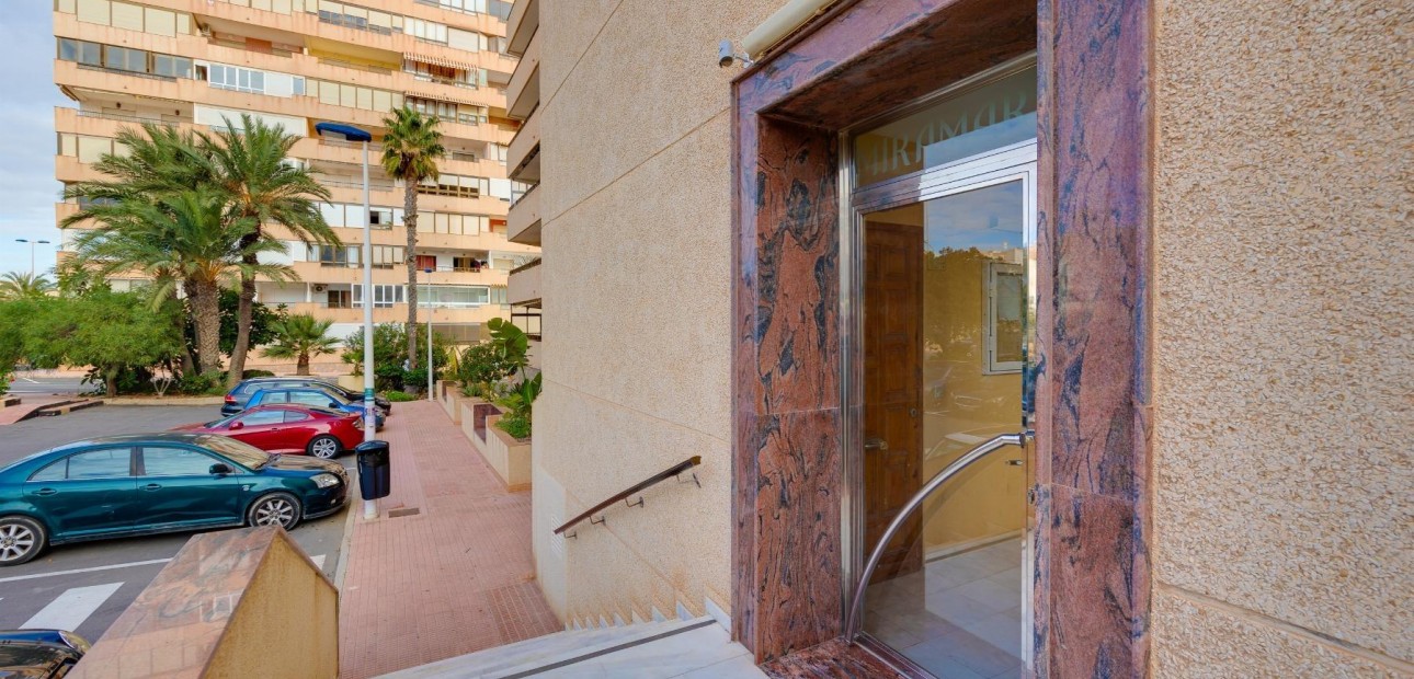 Sale - Apartment / flat -
Torrevieja - Cabo cervera