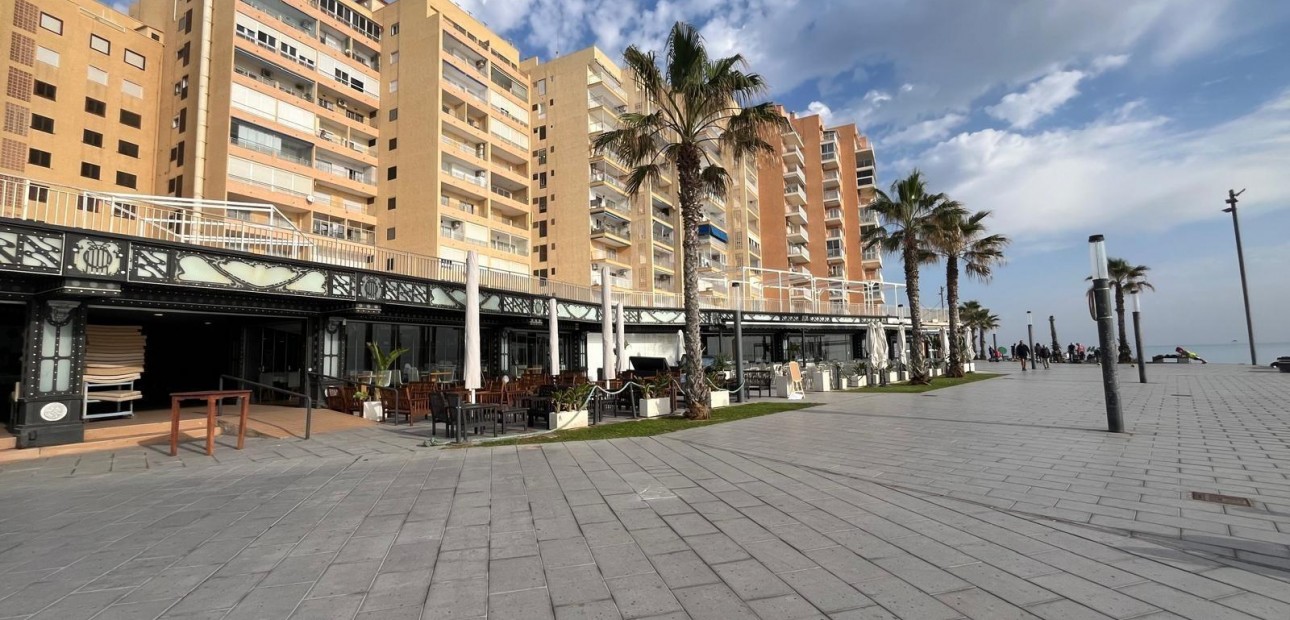 Herverkoop - Appartement / flat -
Torrevieja - Playa del cura