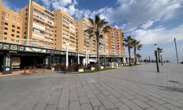 Sale - Apartment / flat -
Torrevieja - Playa del cura