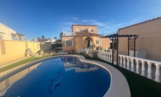 Sale - Villa -
Torrevieja - San luis