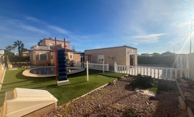 Sale - Villa -
Torrevieja - San luis