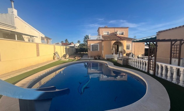 Sale - Villa -
Torrevieja - San luis