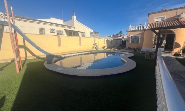 Sale - Villa -
Torrevieja - San luis