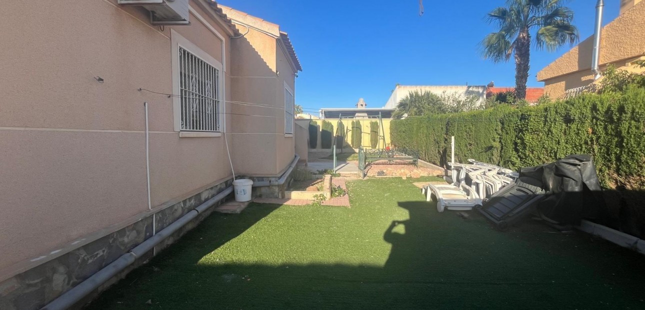 Sale - Villa -
Torrevieja - San luis