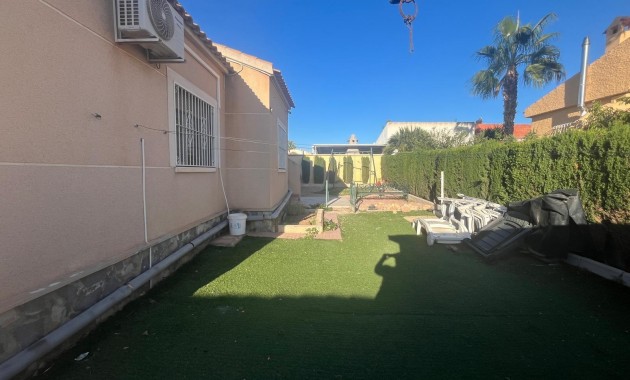 Sale - Villa -
Torrevieja - San luis