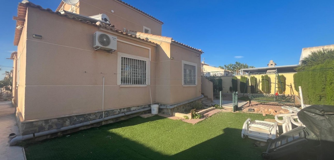 Sale - Villa -
Torrevieja - San luis