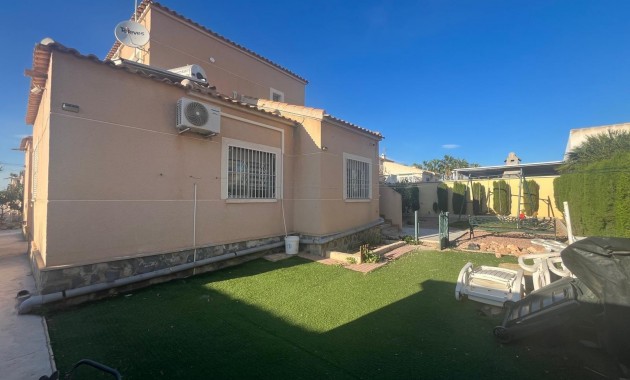 Sale - Villa -
Torrevieja - San luis