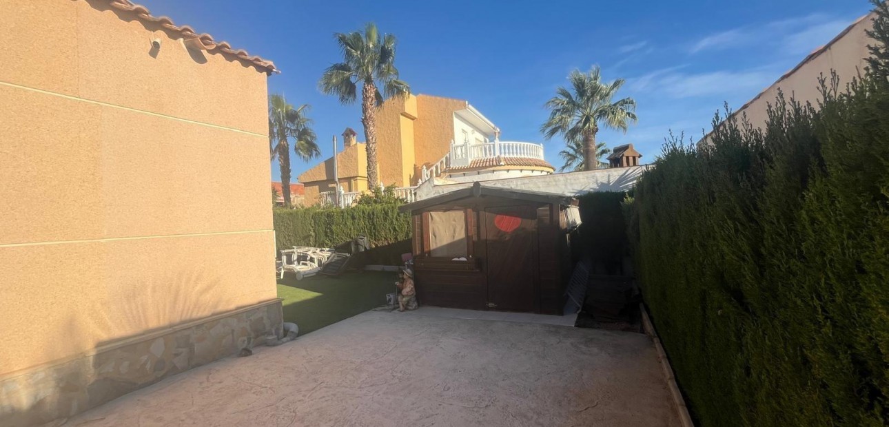 Sale - Villa -
Torrevieja - San luis