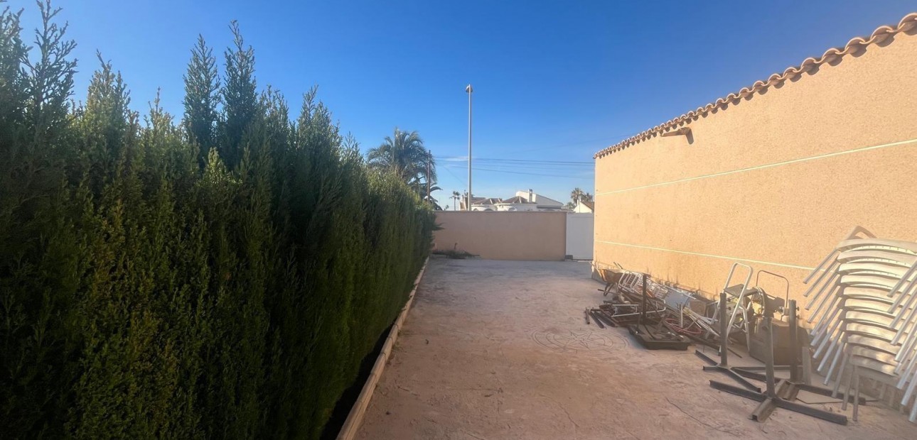 Sale - Villa -
Torrevieja - San luis