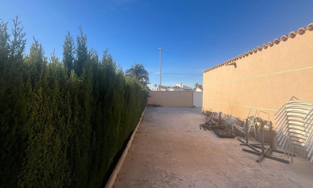 Sale - Villa -
Torrevieja - San luis