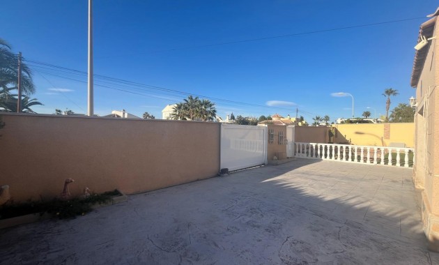 Sale - Villa -
Torrevieja - San luis