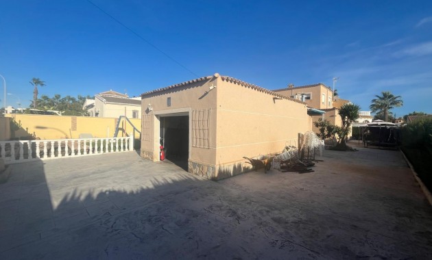 Sale - Villa -
Torrevieja - San luis