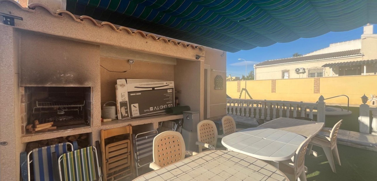 Sale - Villa -
Torrevieja - San luis